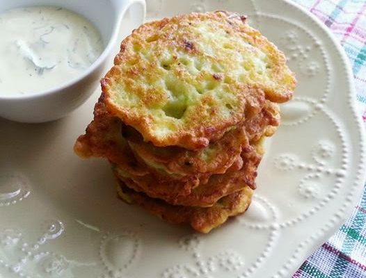 Cukinijų blyneliai su avokadu