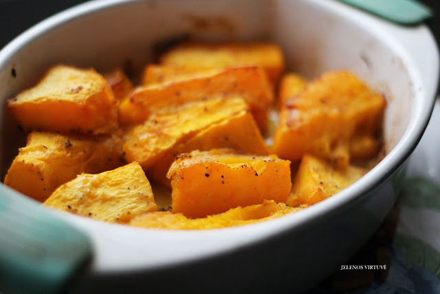 
Kepto moliūgo kreminė sriuba su kokoso pienu
