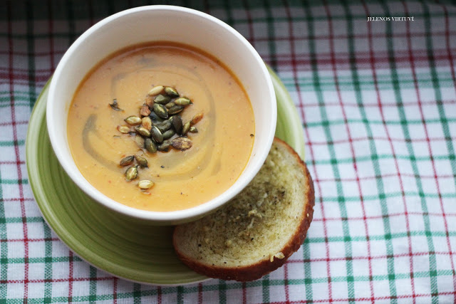 
Kepto moliūgo kreminė sriuba su kokoso pienu
