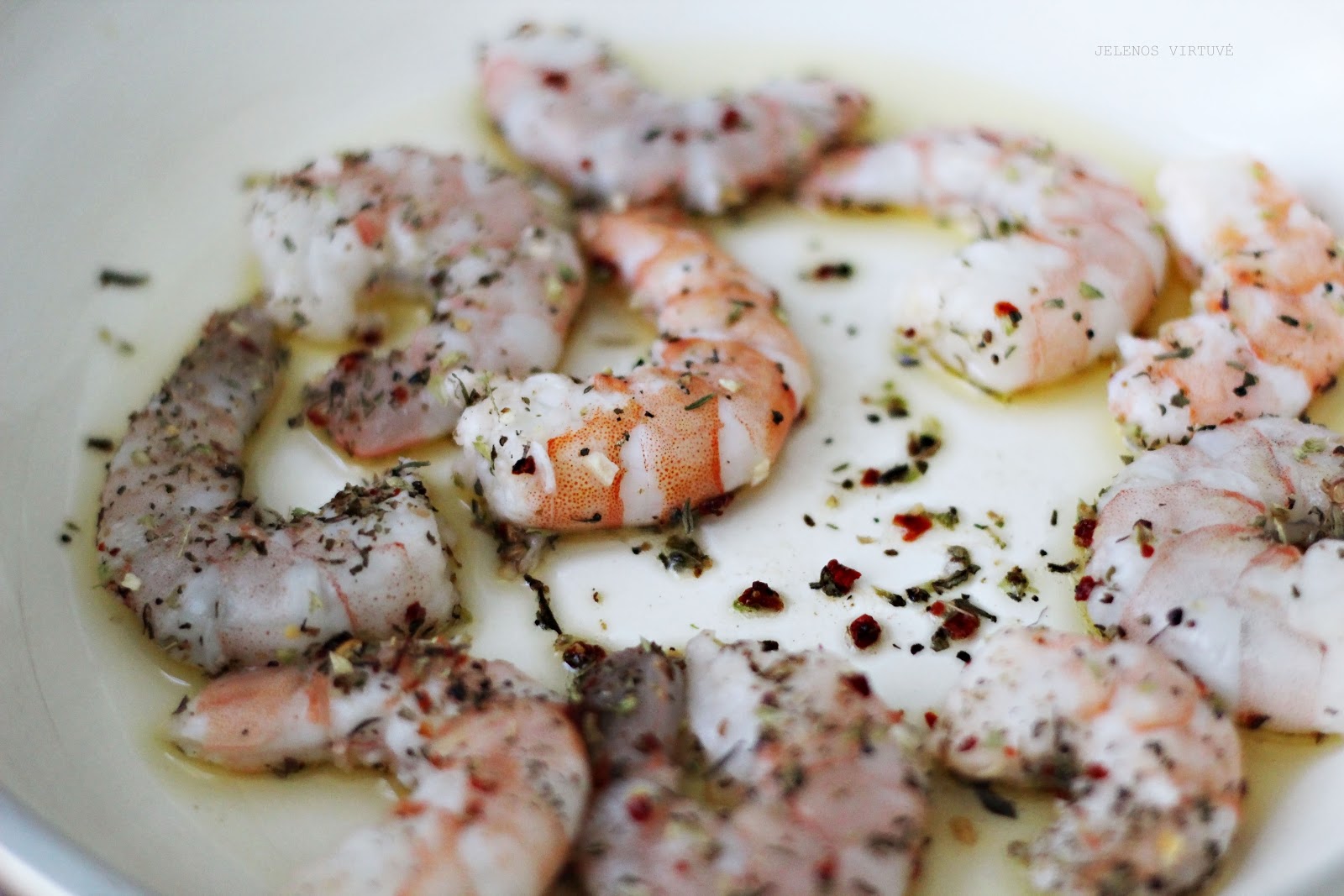 
Švelnioji žaliųjų žirnelių ir saliero sriuba
