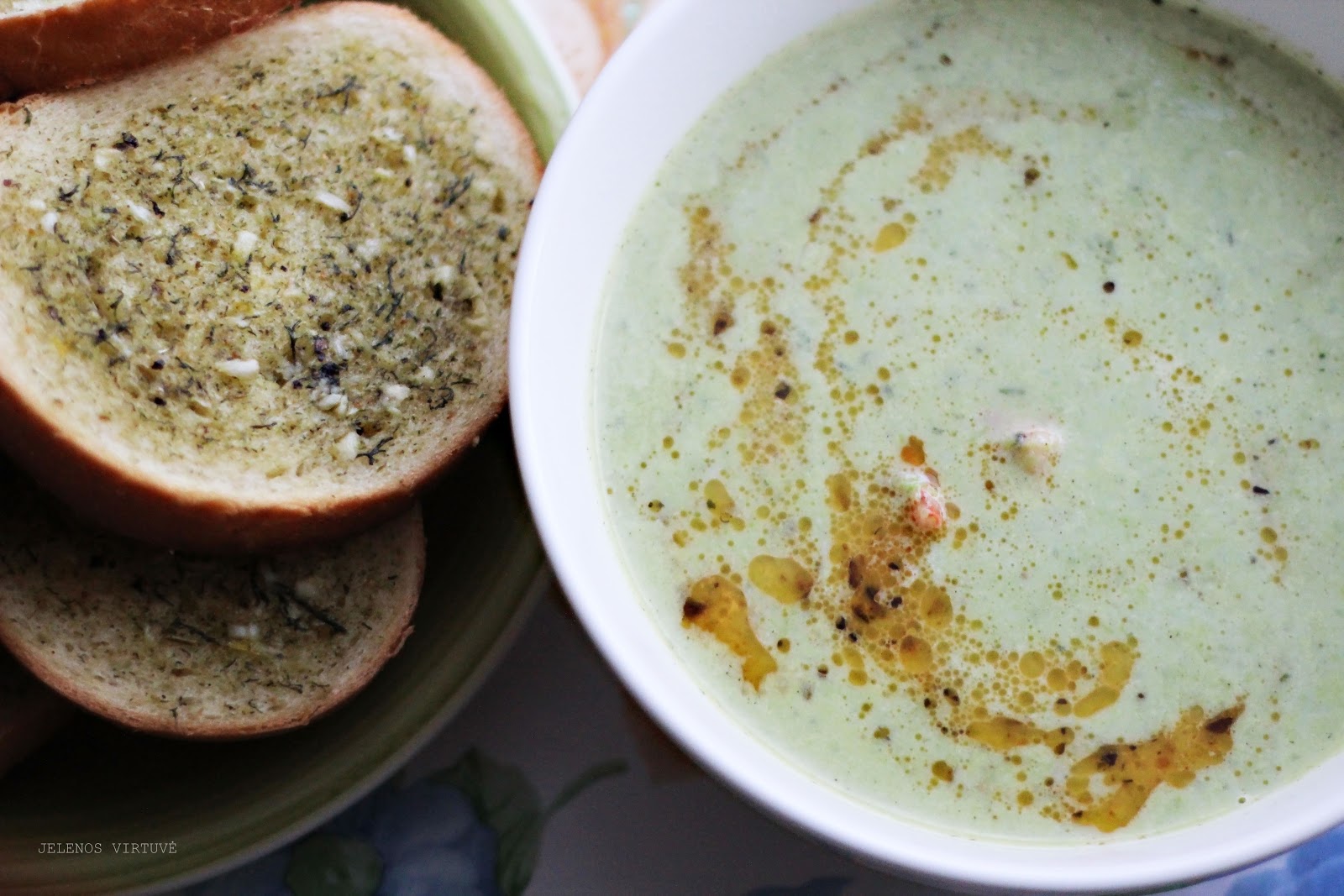 
Švelnioji žaliųjų žirnelių ir saliero sriuba
