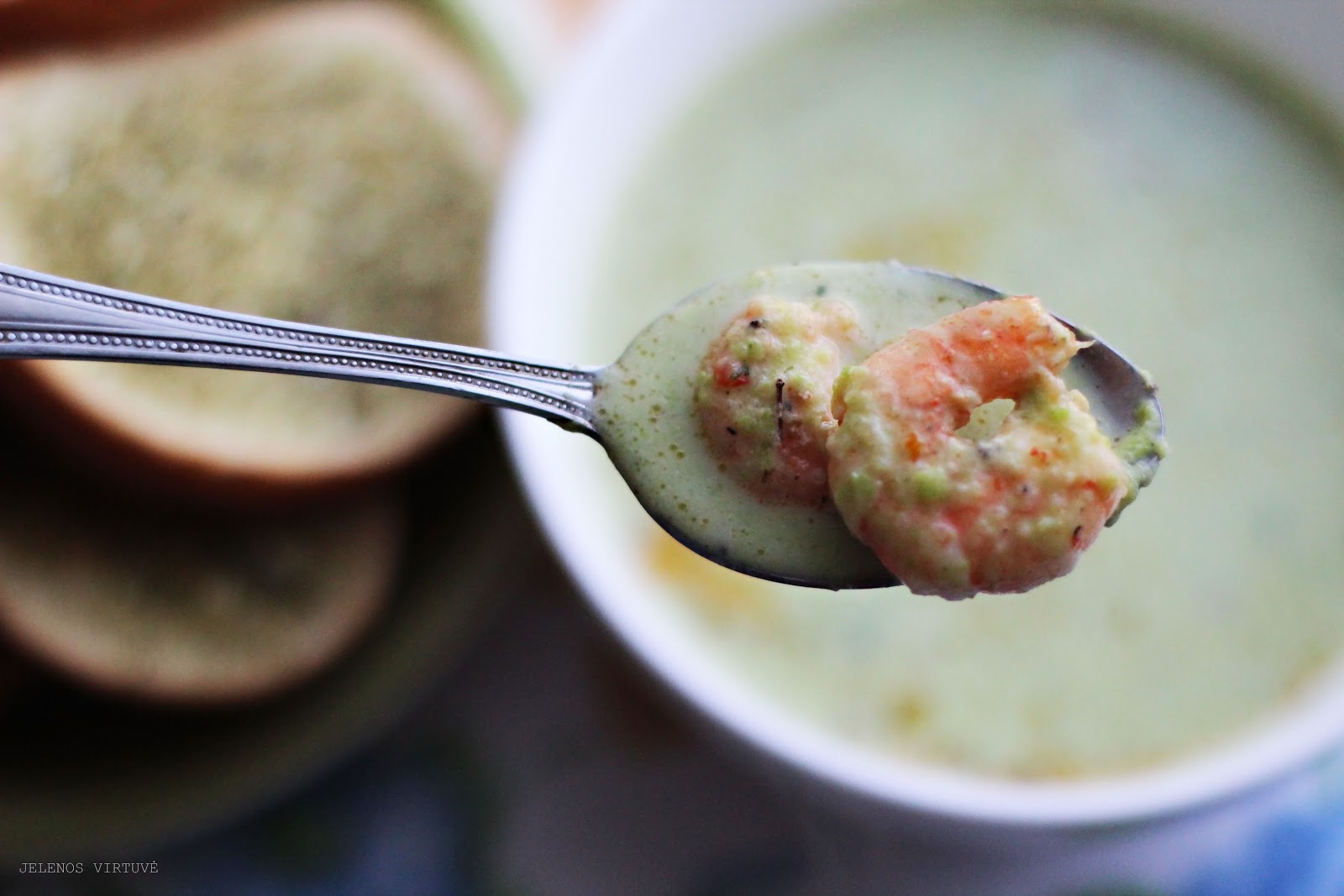 
Švelnioji žaliųjų žirnelių ir saliero sriuba
