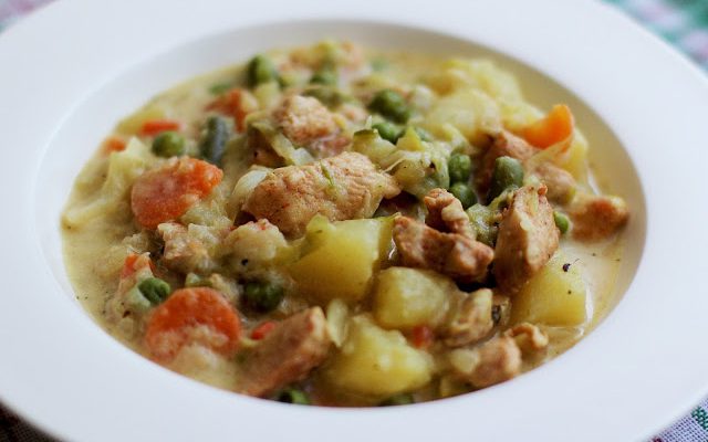 Vištienos troškinys su daržovėmis