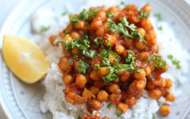 Aštrus avinžirnių troškinys