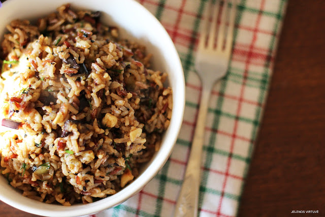 
Ryžių, baklažanų ir riešutų troškinys
