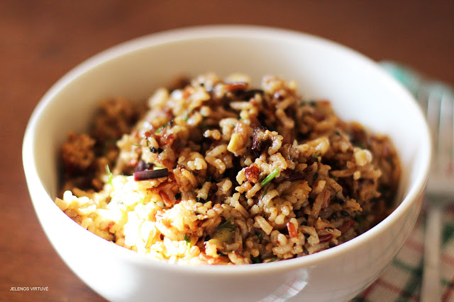 
Ryžių, baklažanų ir riešutų troškinys
