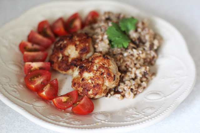 
Gardūs triušienos maltinukai su grikių rizotto
