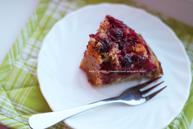 
Keksas su vyšniomis
