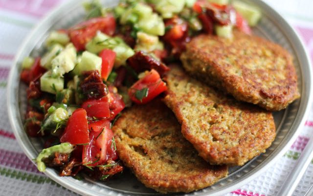 Avižinių dribsnių ir daigintų Mung pupelių kepsneliai