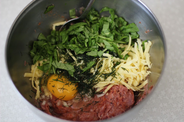 
Labai gardūs antienos maltinukai su sūriu ir špinatais
