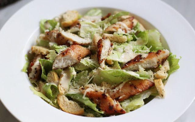 Cezario salotos su triušienos gabaliukais