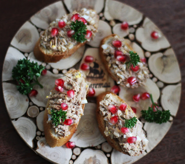 
Vieno kąsnio užkandis su antienos kepenėlių užtepėle
