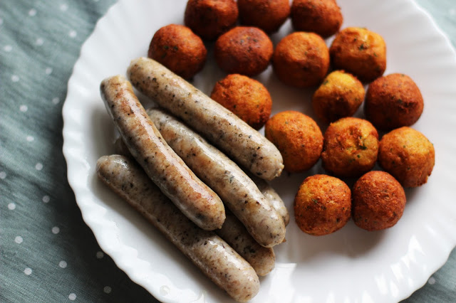 
Šviežios triušienos dešrelės su žiedinio kopūsto falafeliais
