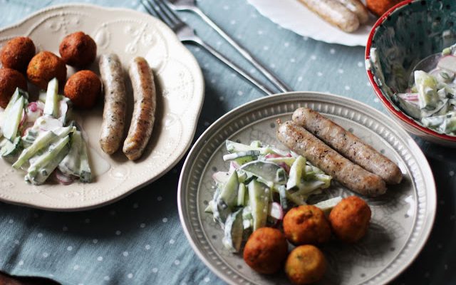 Šviežios triušienos dešrelės su žiedinio kopūsto falafeliais