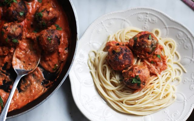 Pievagrybių kukuliai su makaronais