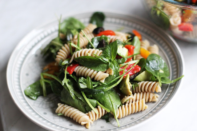 
Fantastiško skonio pilno grūdo makaronų salotos
