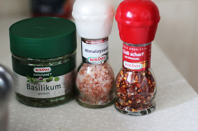 
Vieno kąsnio sumuštinukai su aštriu baklažanu ir švelniu sūriu
