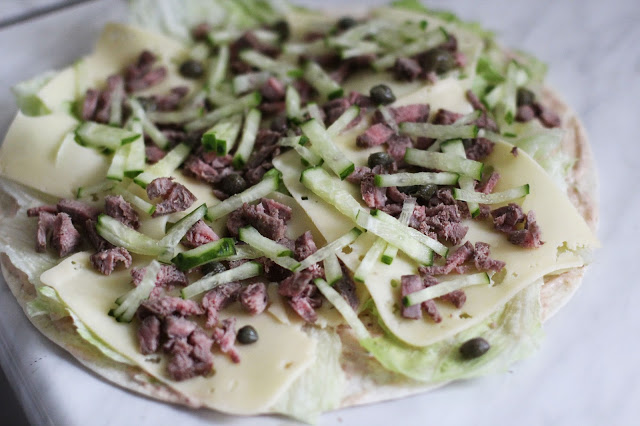 
Gaivūs tortilijų suktinukai su  jautienos didkepsniu
