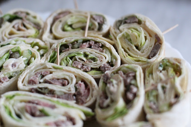 
Gaivūs tortilijų suktinukai su  jautienos didkepsniu
