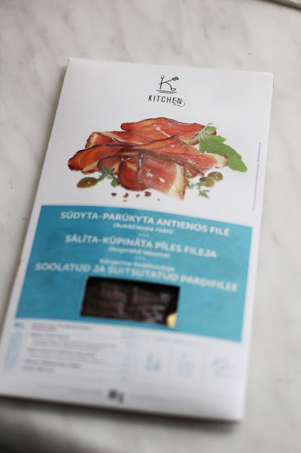 
Sočios vasariškos bulvių salotos su antiena
