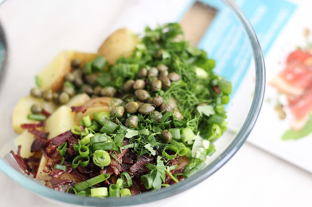 
Sočios vasariškos bulvių salotos su antiena
