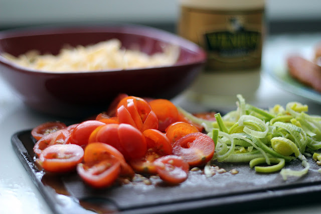 
Vištienos maltinis užkeptas su pomidoriukais ir sūriu
