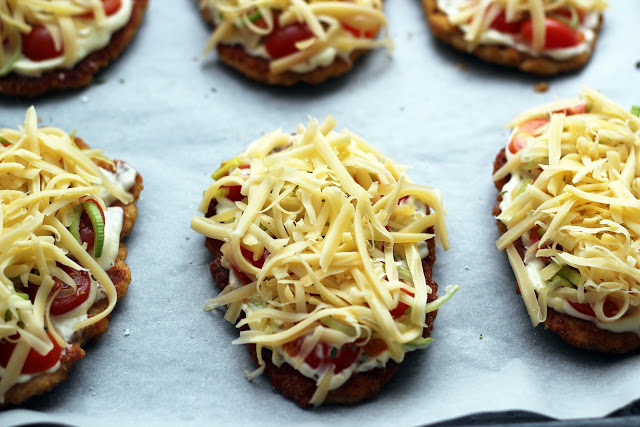 
Vištienos maltinis užkeptas su pomidoriukais ir sūriu
