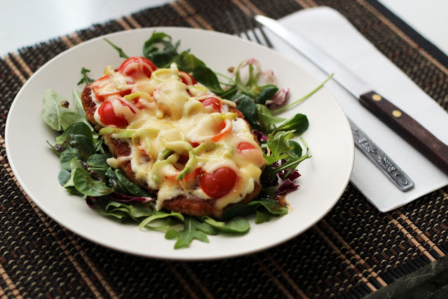 
Vištienos maltinis užkeptas su pomidoriukais ir sūriu
