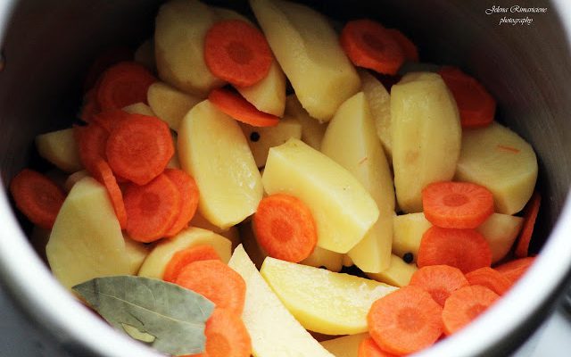 Troškinys su šonkauliais greitpuodyje ir naminiai guminukai