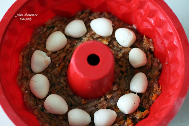 Šventinis zuikis su putpelių kiaušiniais