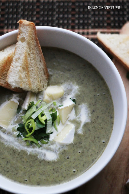 
Brokolių ir pievagrybių trinta sriuba
