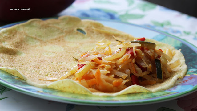 
Lietiniai blynai su daržovių įdaru
