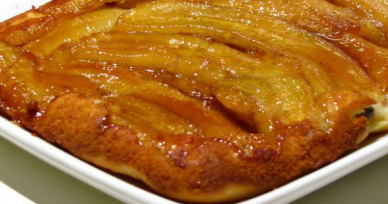 Apverstas karamelinis bananų pyragas