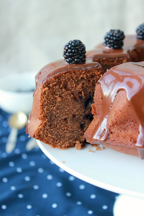 Šokoladinis keksas su gervuogėmis