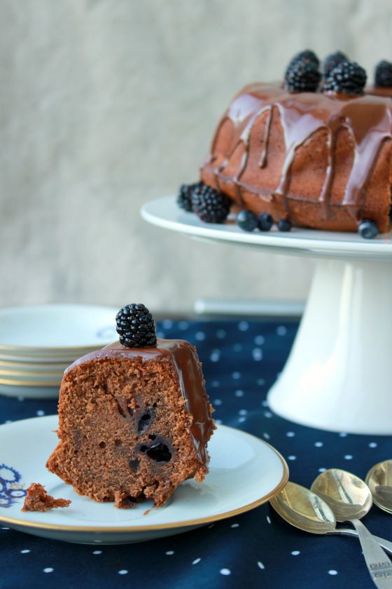 Šokoladinis keksas su gervuogėmis