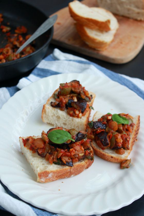Caponata (baklažanų troškinys)