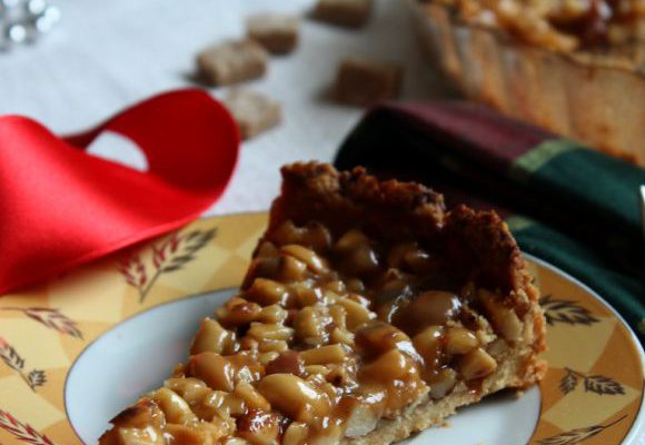 Karamelinis riešutų pyragas