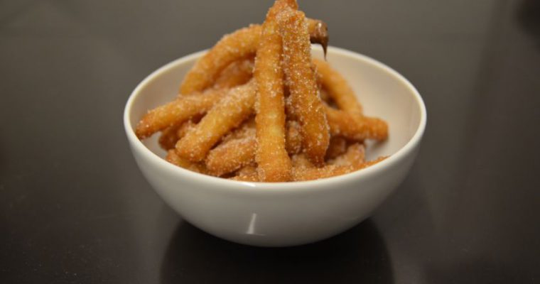 Ispaniškos spurgos Churros – vakarėlių vieno kąsnio desertas