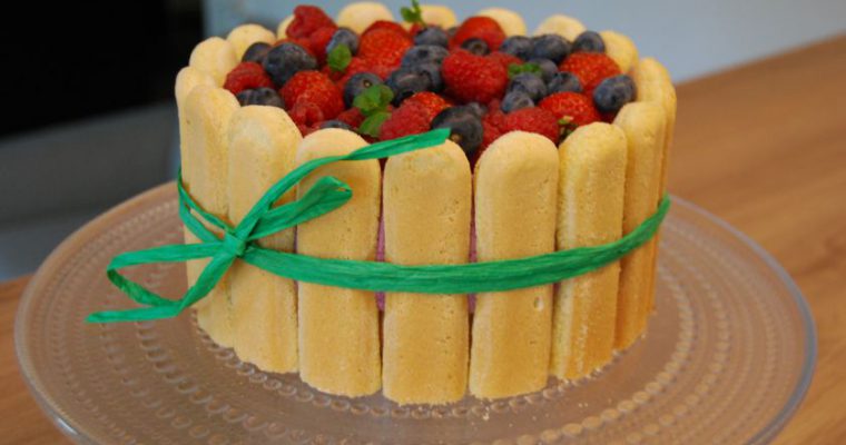 Šokoladinis tortas su&nbsp;uogomis