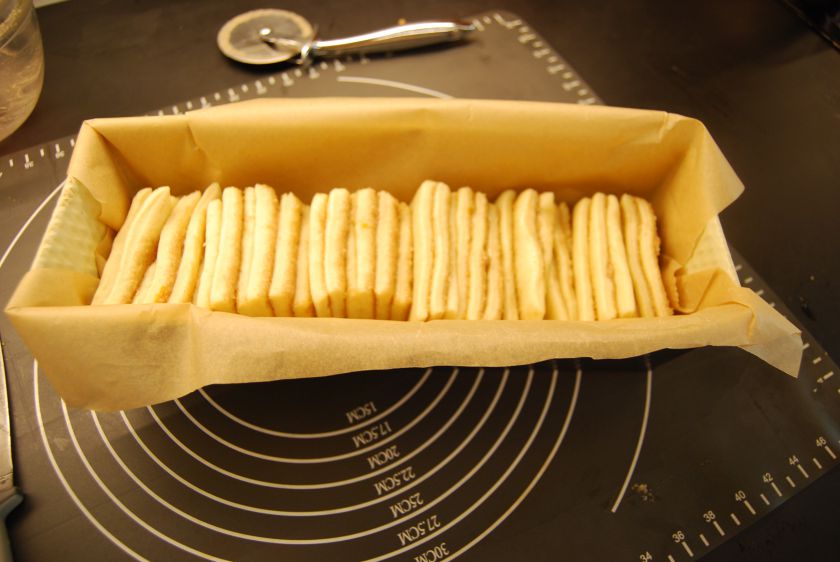 Mielinių lapelių pyragas su apelsinais ir cinamonu