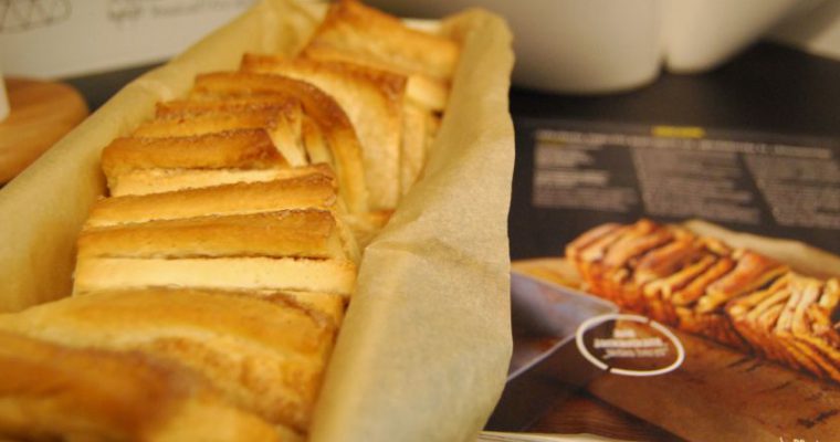 Mielinių lapelių pyragas su apelsinais ir cinamonu