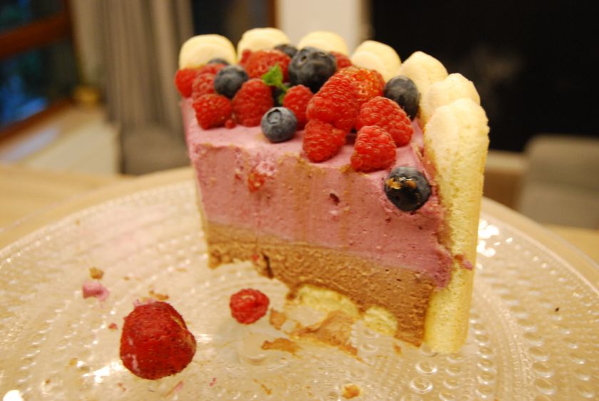 Šokoladinis tortas su uogomis