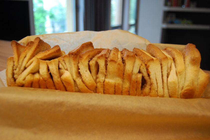 Mielinių lapelių pyragas su apelsinais ir cinamonu