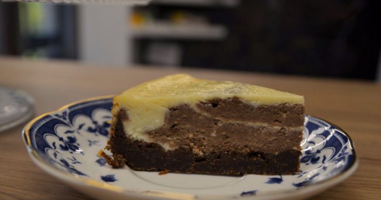 Baltojo šokolado ir kavos sūrio pyragas