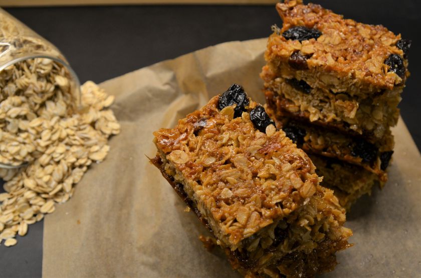 Avižiniai batonėliai su riešutais