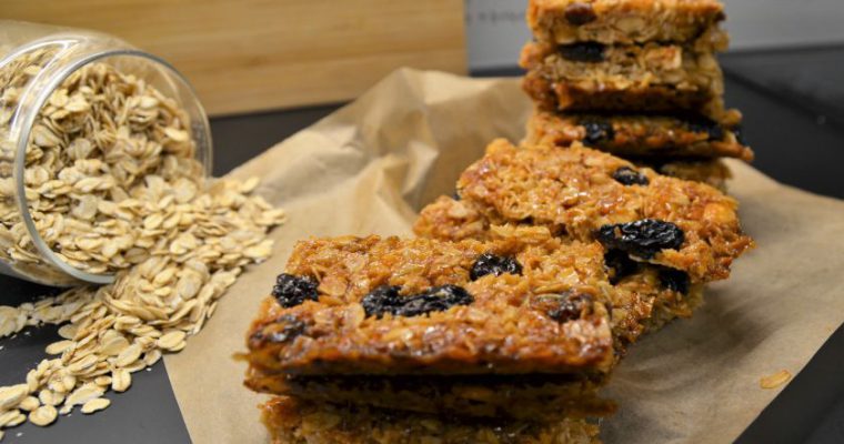 Avižiniai batonėliai su riešutais