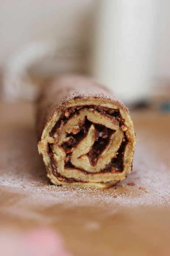 Vyniotinis su Nutella ir riešutais