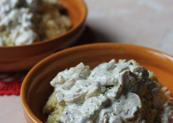 Kuskusas su pievagrybiais