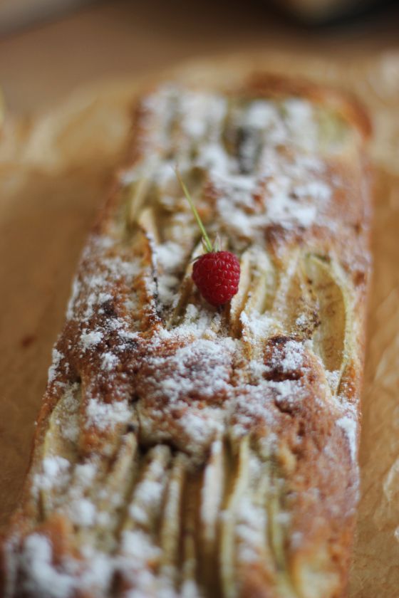 Kriaušių ir aviečių keksas