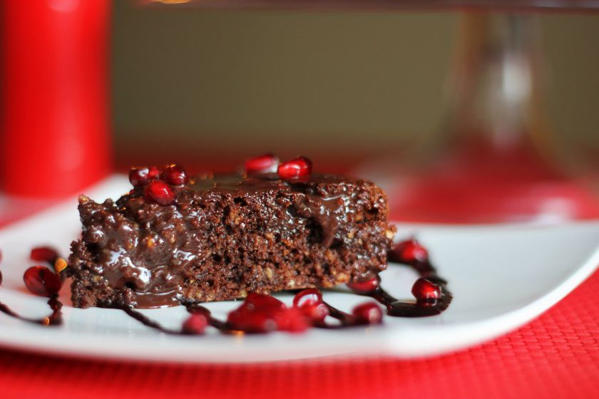 Šokoladinis pyragas su šokoladiniu glajumi